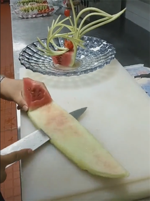 超級簡單的ktv西瓜皮拉花教程，在家可制作的ktv西瓜皮拉花