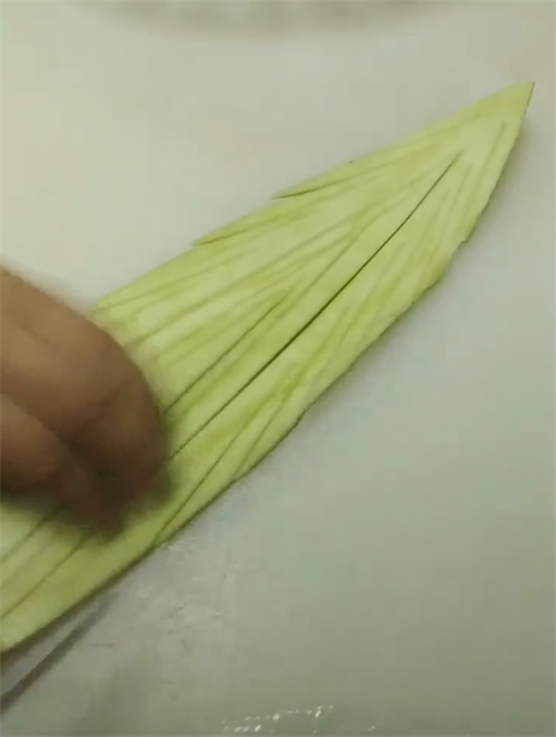 超級簡單的ktv西瓜皮拉花教程，在家可制作的ktv西瓜皮拉花