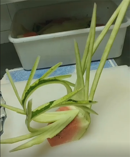 超級簡單的ktv西瓜皮拉花教程，在家可制作的ktv西瓜皮拉花