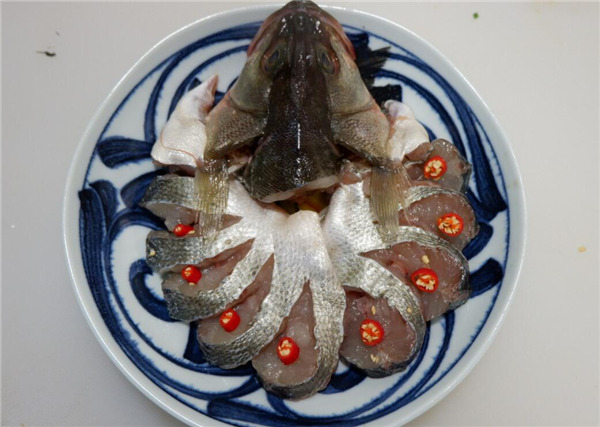 孔雀開屏鱸魚的做法，簡單也能做出藝術品菜肴