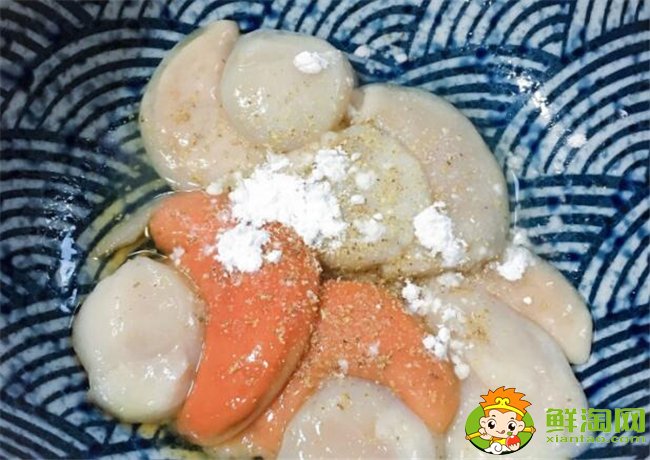 扇貝怎么洗干凈，扇貝肉怎么洗干凈(去除內(nèi)臟用鹽水生粉唰一唰)