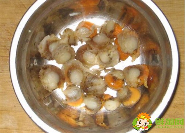 扇貝怎么洗干凈，扇貝肉怎么洗干凈(去除內(nèi)臟用鹽水生粉唰一唰)