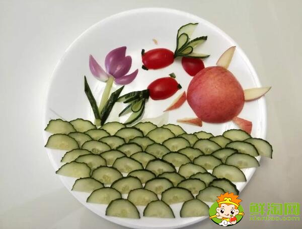 荷花水果拼盤簡單做法，金魚和烏龜荷花水果拼盤組合
