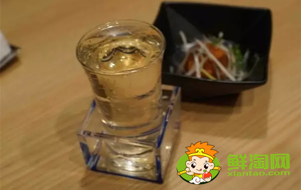 日本清酒為什么要倒溢出來，日本清酒原酒和生酒的區別