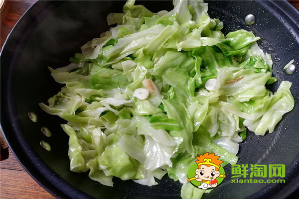 隔夜的包菜可以吃嗎，包菜焯水再炒好吃嗎