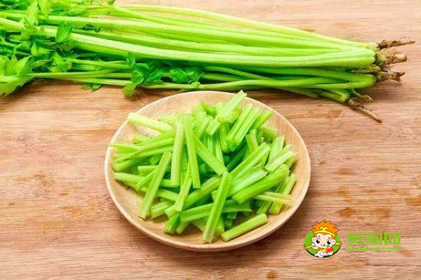 芹菜桿能蒸嗎，怎么蒸芹菜葉不粘