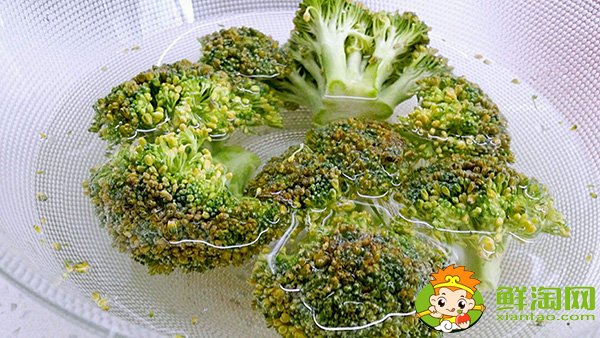 西蘭花可以直接煮著吃嗎,西蘭花放黃怎樣變綠