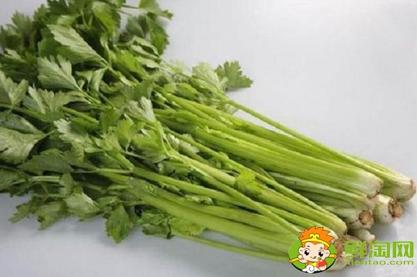芹菜為什么感覺是咸的，芹菜汁是咸的可以喝嗎