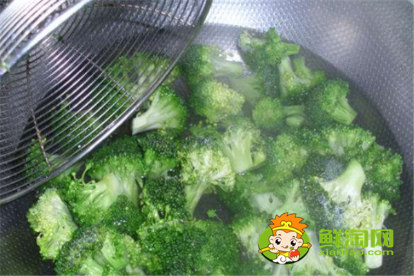 青菜為什么要用開(kāi)水焯,很多人做錯(cuò)了難怪差點(diǎn)鮮味