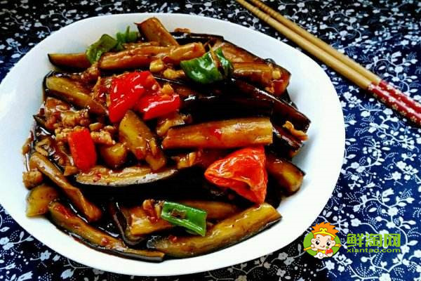 茄子怎么炒不黑又好吃,鹽水浸泡后再炒不黑又好吃