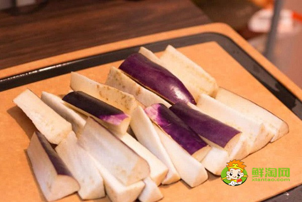 茄子如何防氧化，茄子加點鹽不僅不容易變黑，還更好吃