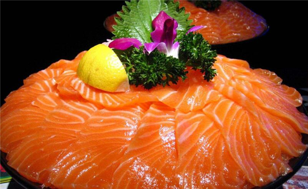 三文魚肉為什么是橙色