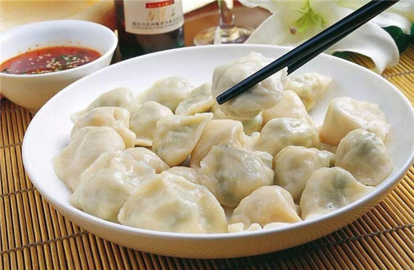 元旦吃什么食物，元旦吃什么傳統(tǒng)食物（年糕寓意年年高）