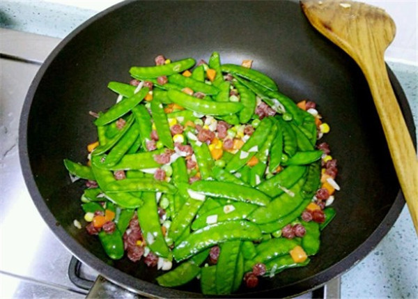 臘腸炒荷蘭豆是什么菜