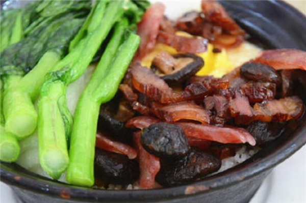 煲仔飯放什么材料好